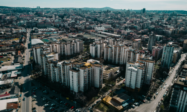 Negyven métert zuhant, szörnyethalt egy 35 év körüli férfi Belgrádban