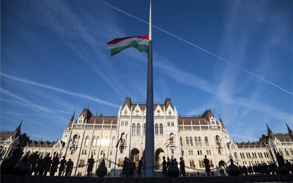 Az örök magyar szabadságigényről beszéltek az aradi megemlékezés szónokai