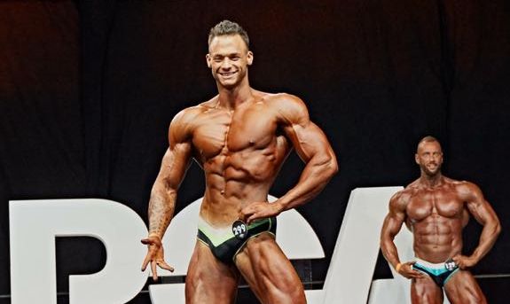 Hatvan kilós kis srácból izomkolosszus