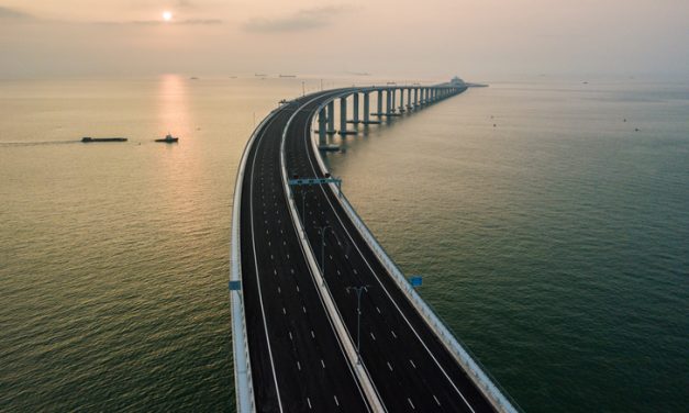 <span class="entry-title-primary">Átadták a világ leghosszabb tengeri hídját</span> <span class="entry-subtitle">55 kilométer hosszú</span>