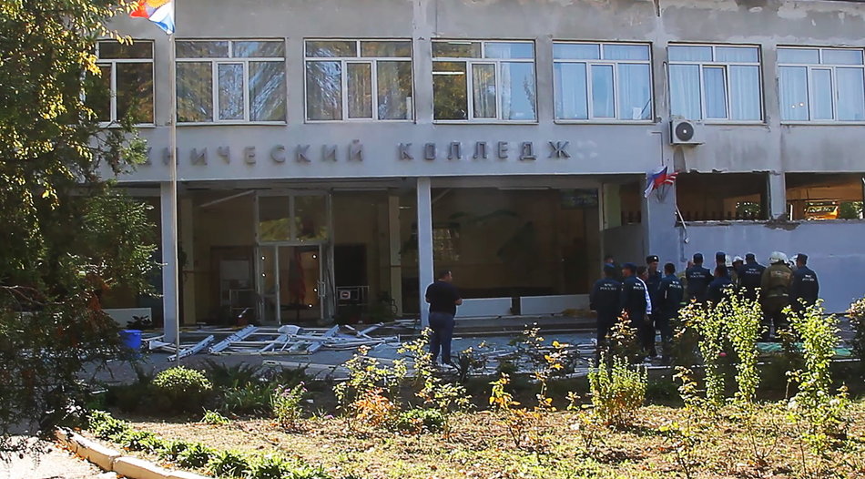 <span class="entry-title-primary">Krím-félsziget: Tömegmészárlásként kezelik az iskolai robbantást – egy 18 éves diák gyilkolt</span> <span class="entry-subtitle">18-ra nőtt a halálos áldozatok száma</span>