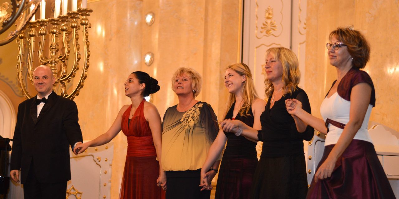 <span class="entry-title-primary">„A zene kifejezi mindazt, ami szavakkal elmondhatatlan” (Fotók+videó)</span> <span class="entry-subtitle">Nagyszabású koncerttel vette kezdetét a Szabadkai Zeneiskola jubileumi rendezvénysorozata</span>