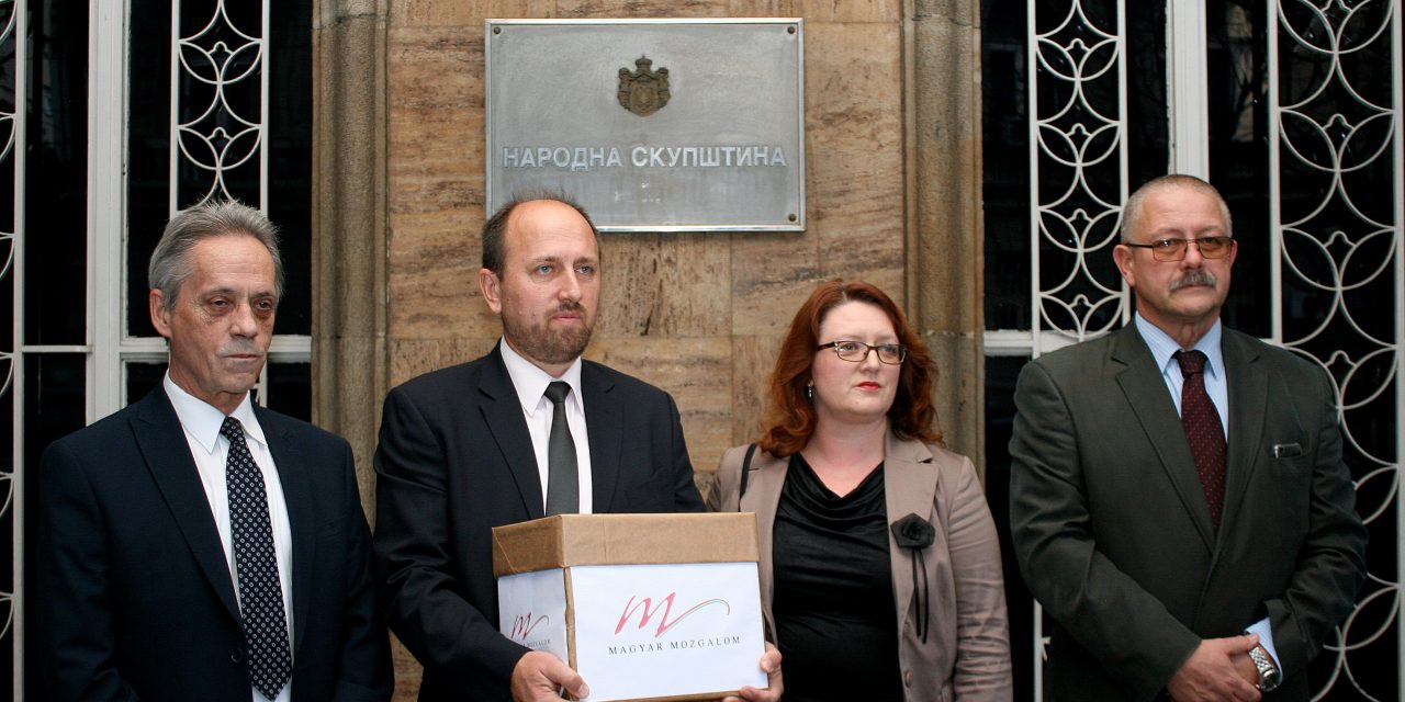 A Magyar Mozgalom átadta a támogató aláírásokat és a jelöltlistát