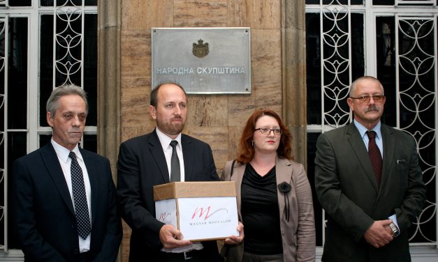 A Magyar Mozgalom átadta a támogató aláírásokat és a jelöltlistát