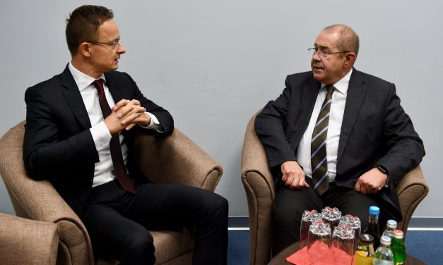 Prosperitati: Több mint 3200 pályázóval kötöttek szerződést Zentán