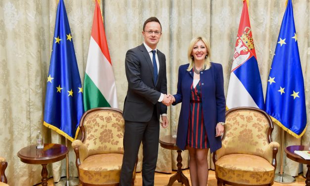 Szijjártó Belgrádban: Magyarország szorgalmazza, hogy minél több tárgyalási fejezet nyíljon meg Szerbiával
