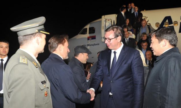 Vučić az oktatásügyről: Nagyobbak lesznek a fizetések, de elvárjuk a jobb eredményeket is