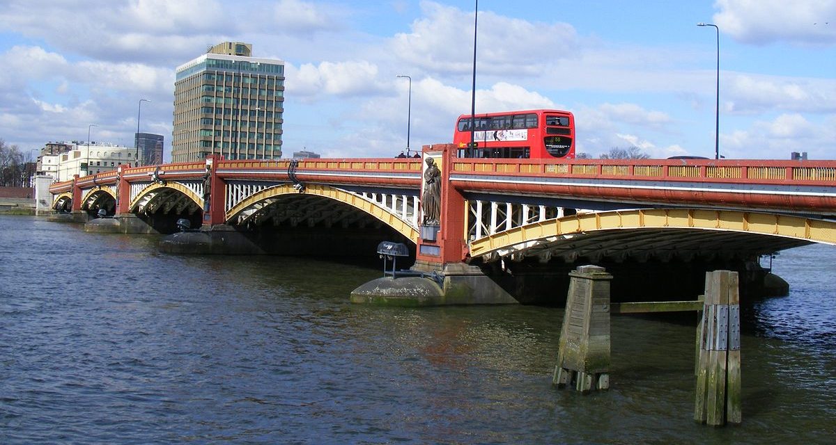 London: Lezárták a központot egy gyanús jármű miatt