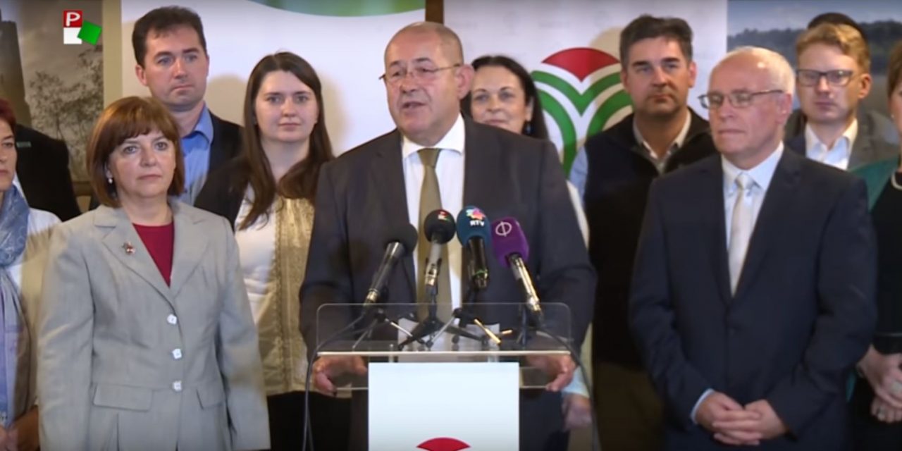 <span class="entry-title-primary">Pásztor István: Ne meccseljenek velem többet! (VIDEÓ)</span> <span class="entry-subtitle">A Vajdasági Magyar Szövetség elnöke szerint a Magyar Mozgalom „a körösztbe feküdésen kívül semmi mást nem csinált” </span>