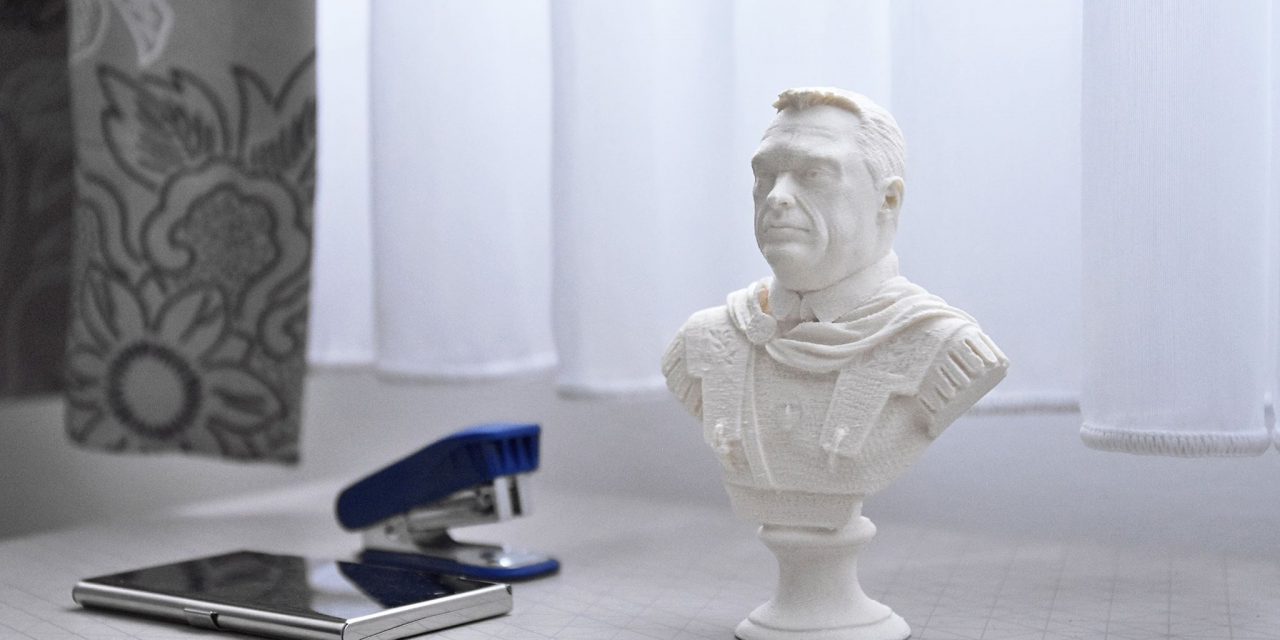 Orbán-gyertya és mellszobor