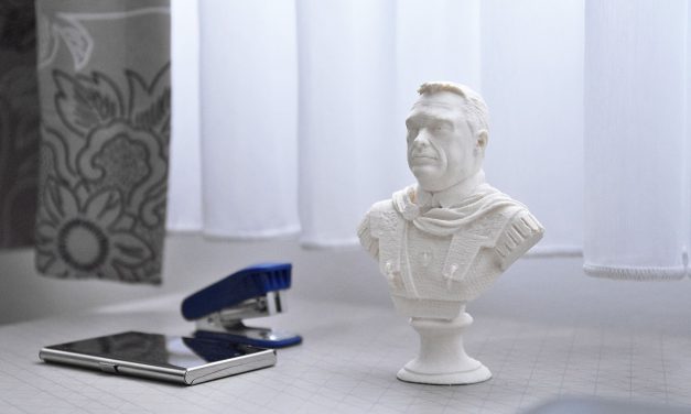 Orbán-gyertya és mellszobor