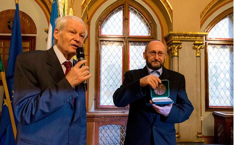 Bata János kapta az Európa-érmet