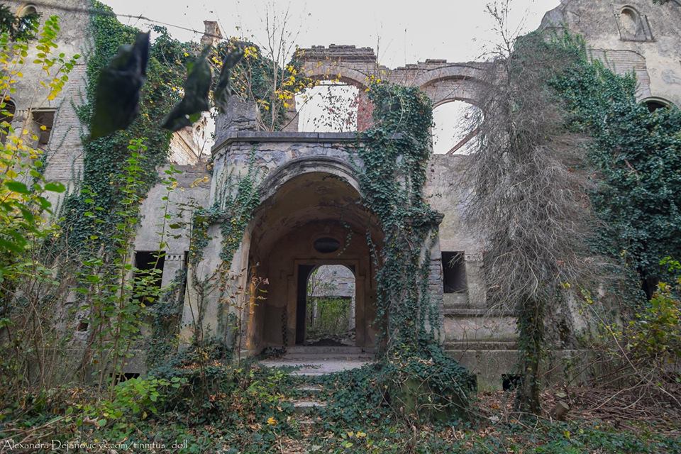 A csodás Fernbach-kastély romjai (Galéria)