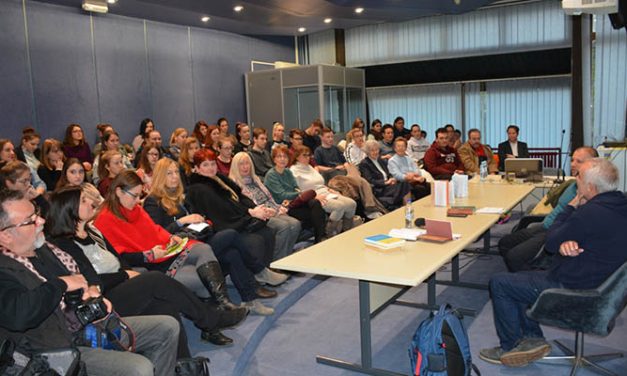 <span class="entry-title-primary">Darvasi László történelmi regényei, Szív Ernő tárcái</span> <span class="entry-subtitle">Az ismert író volt a Kontaktzóna vendége</span>