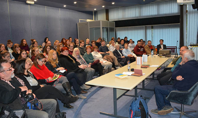 <span class="entry-title-primary">Darvasi László történelmi regényei, Szív Ernő tárcái</span> <span class="entry-subtitle">Az ismert író volt a Kontaktzóna vendége</span>