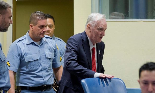 Megvizsgálják Ratko Mladić egészségi állapotát