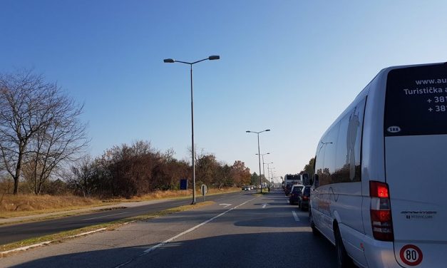 Káosz Szabadkán: Dugó a központban és a palicsi úton