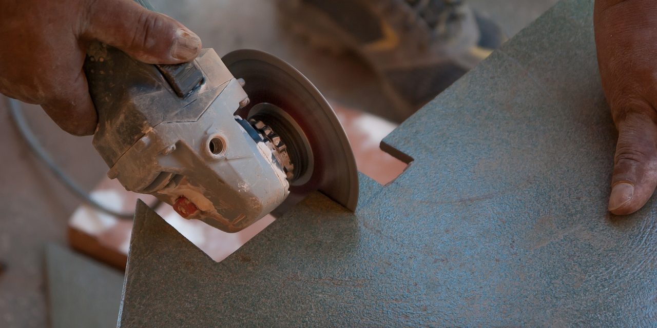 Menekülnek a mesteremberek Szerbiából