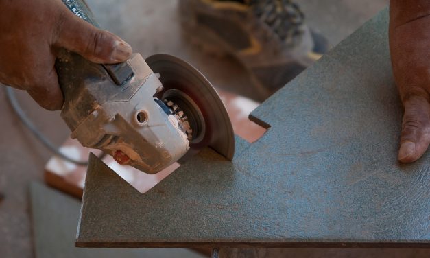 Menekülnek a mesteremberek Szerbiából