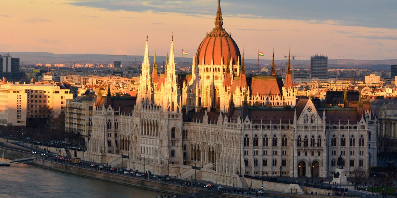 <span class="entry-title-primary">Budapesti búcsú – B.Ú.É.K.!</span> <span class="entry-subtitle">Exkluzív fotóriportunk a magyar főváros utolsó 2018-as óráiról</span>