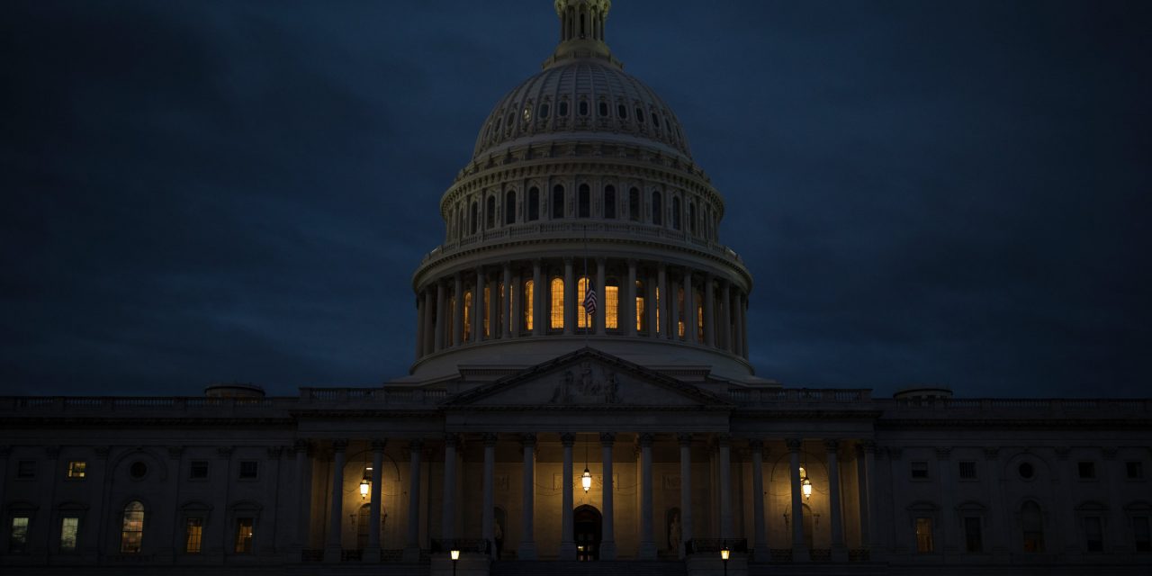 <span class="entry-title-primary">Kőmives Donaldnak fala csak nem épül (Trumpizmusok)</span> <span class="entry-subtitle">Balladai „félhomály” az amerikai államapparátusban: Leállt a kormányszervek egyharmada</span>