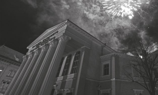 <span class="entry-title-primary">Sírnak</span> <span class="entry-subtitle">Dudás Laura verse</span>