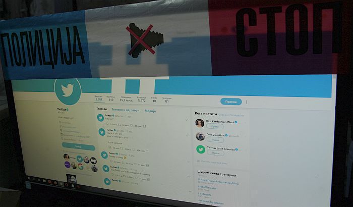 Letartóztattak egy újvidéki férfit, mert csúnyát írt Vučićról a Twitteren