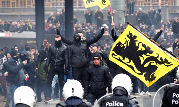 Erőszakba torkollott az ENSZ migrációs csomagja elleni tüntetés Brüsszelben
