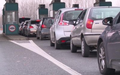 Feltorlódtak az autók Magyarország felé