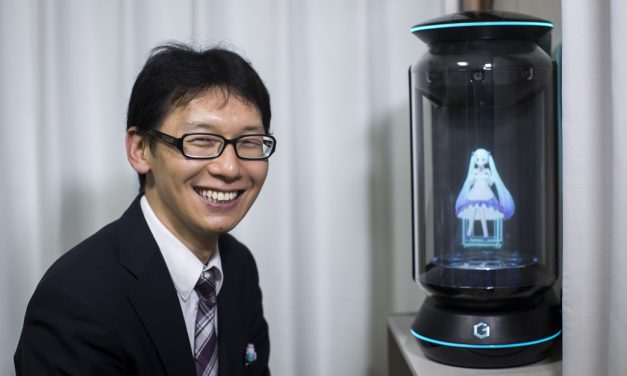 Hologrammal házasodott össze egy japán férfi