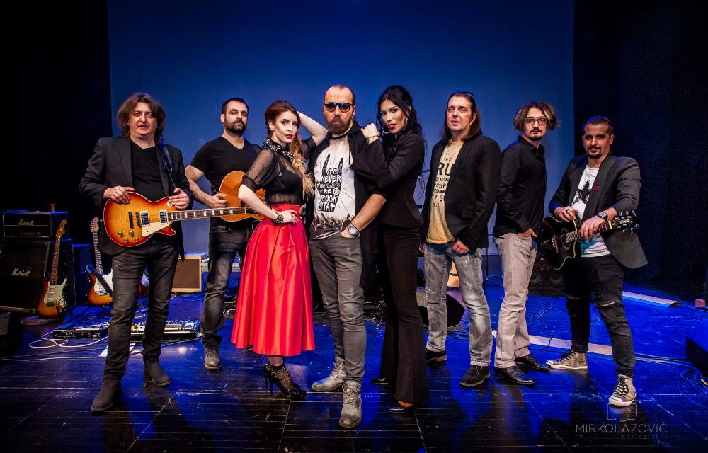 Szabadkán szilveszterkor: Neverne bebe koncert a főtéren