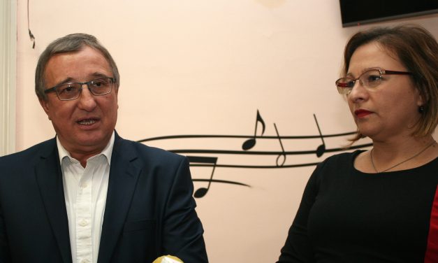 Közelebb az iskolapadokhoz: Szabadkán járt Nyilas Mihály