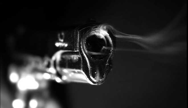 Lövöldözés egy parkolóban – súlyos állapotban egy huszonhároméves