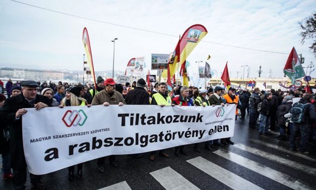 <span class="entry-title-primary">Dulakodással ért véget a „rabszolgatörvény“ elleni demonstráció Budapesten</span> <span class="entry-subtitle">Nem kérnek a munkások az évi 400 túlórából</span>