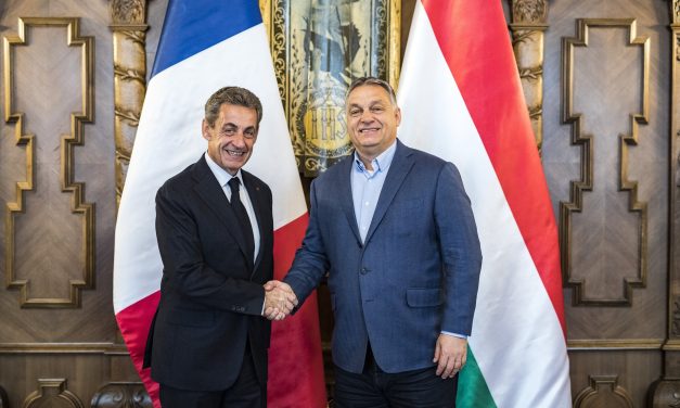 Orbán Viktor Nicolas Sarkozy volt francia elnökkel tárgyalt