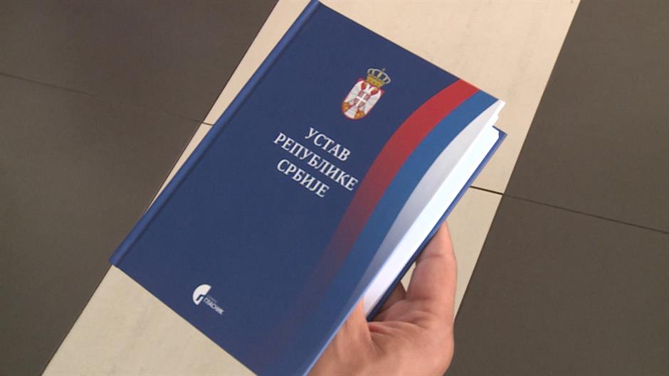 Megkezdődött az alkotmánymódosítási folyamat