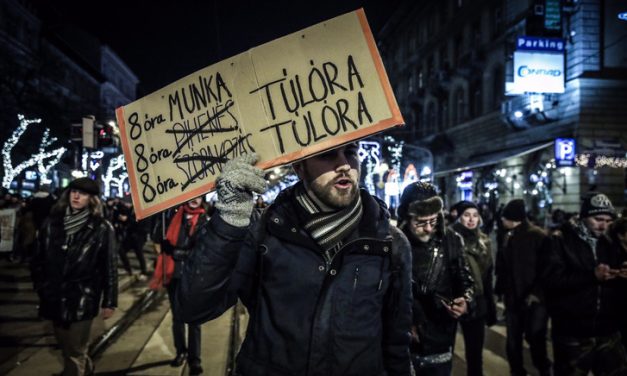 Áder aláírta a „rabszolgatörvényt″