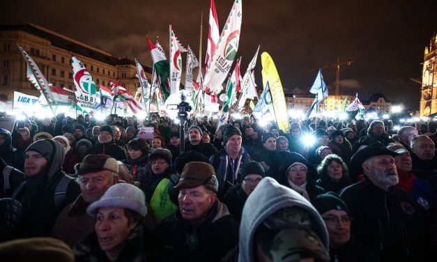 Magyar összefogás a „rabszolgatörvény” ellen