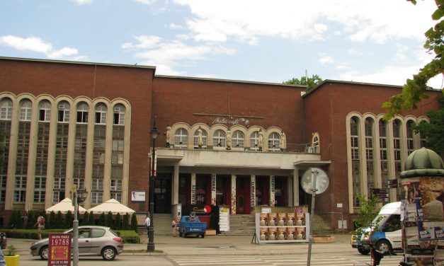 Szakszervezet: Vitatható a szabadkai Gyermekszínház igazgatónőjének munkahelye