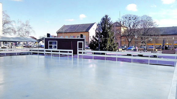 <span class="entry-title-primary">Apatin: Volt jégpálya, nincs jégpálya</span> <span class="entry-subtitle">Az apatiniak jégpályája egyik napról a másikra átkerült Szivácra</span>