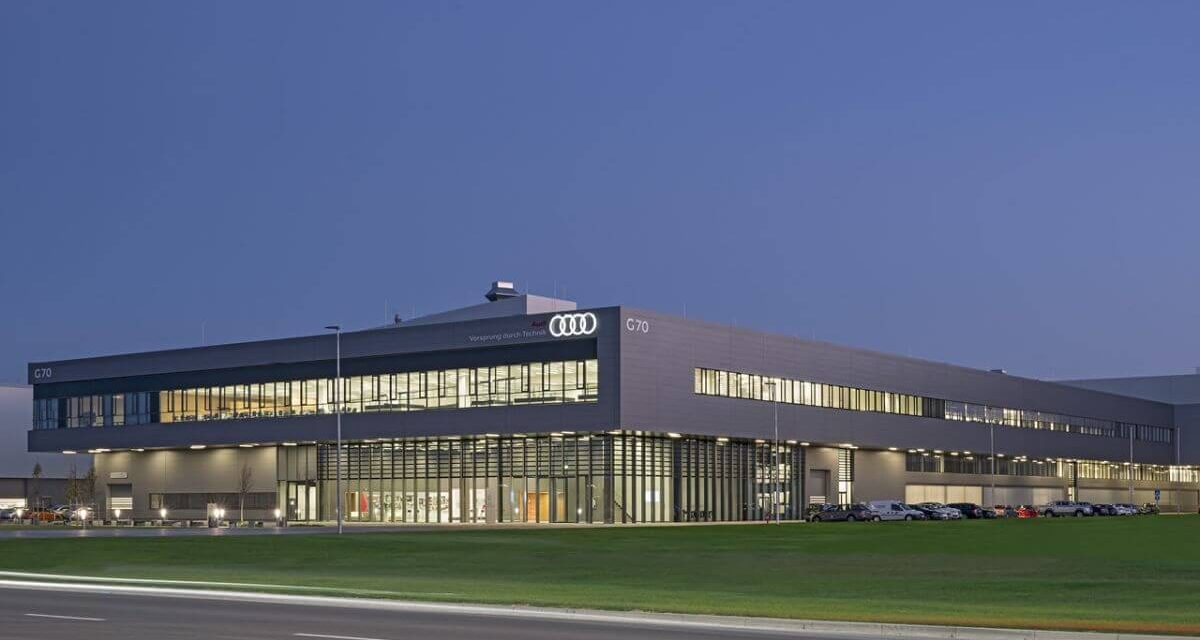 Kilenc órától sztrájkolnak a győri Audiban