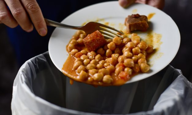 Szilveszter után: Több száz tonna étel kerül a szemétre