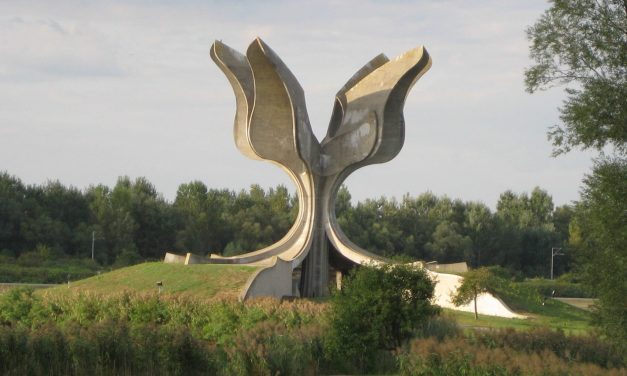 Zuroff: Be kell tiltani az usztasa jelképeket Horvátországban