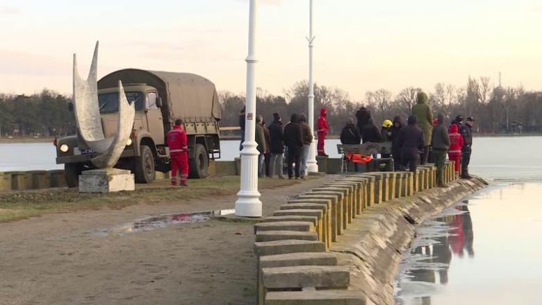 Beszakadt a Palicsi-tó jege egy jégvitorlás alatt