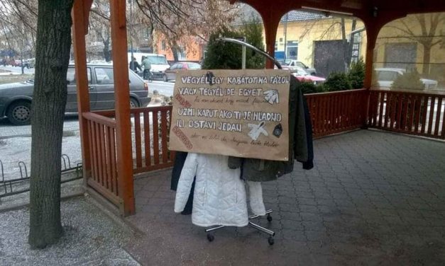 „Vegyél egy kabátot, ha fázol, vagy tegyél ide egyet, ha nem akarod, hogy más fázzon.”