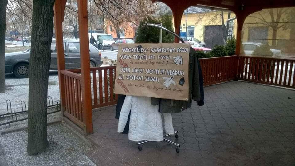 „Vegyél egy kabátot, ha fázol, vagy tegyél ide egyet, ha nem akarod, hogy más fázzon.”