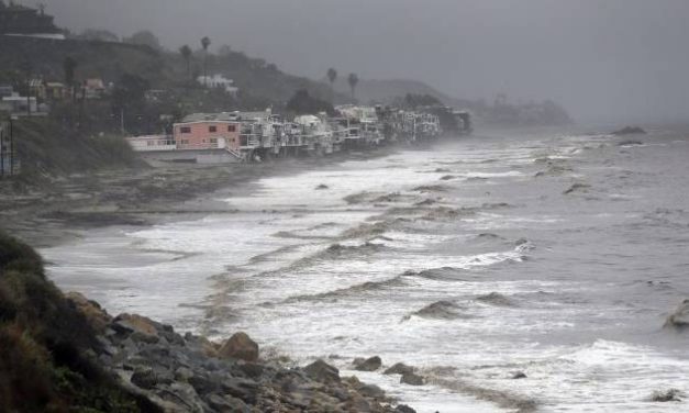 Hóvihar, felhőszakadások, földcsuszamlás: 5 halott Kaliforniában