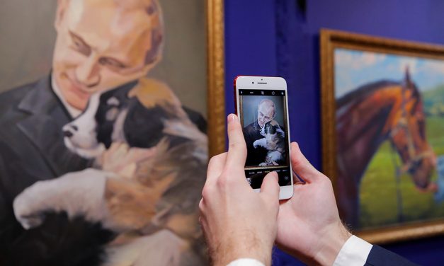 Vučić egy sárhegyi kölyökkutyát ajándékoz Putyinnak