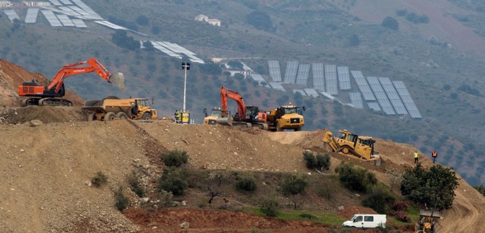 Még mindig keresik a Spanyolországban kútba zuhant kétéves kisfiút