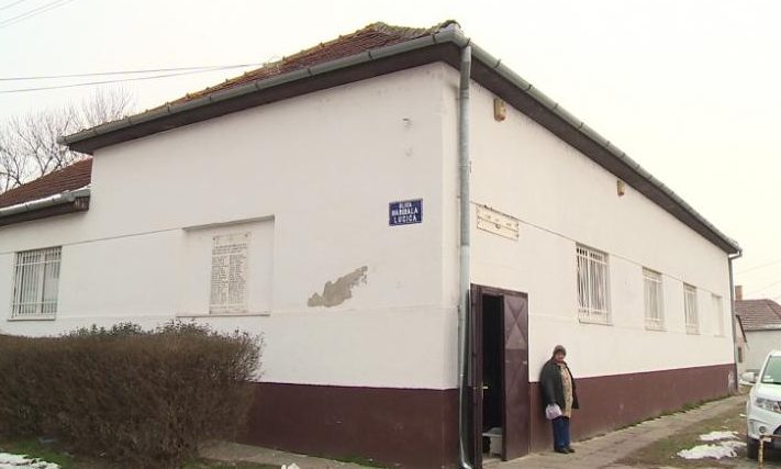 Megint bezárták a melegedőt, mert az átlagosnál melegebb idő van